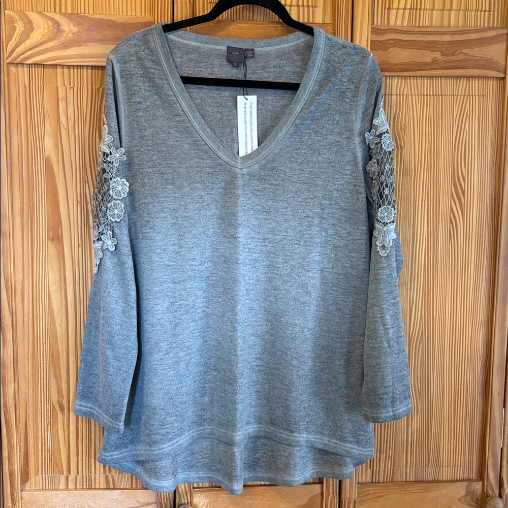 NEW 🎄LuLuLuLu Gray Tunic with Lace Inserts Size XL